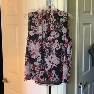 Vince Camuto Sleeveless blouse, size L